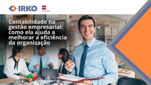 Profissional sorridente em ambiente corporativo representando a importância da contabilidade na gestão empresarial eficiente.